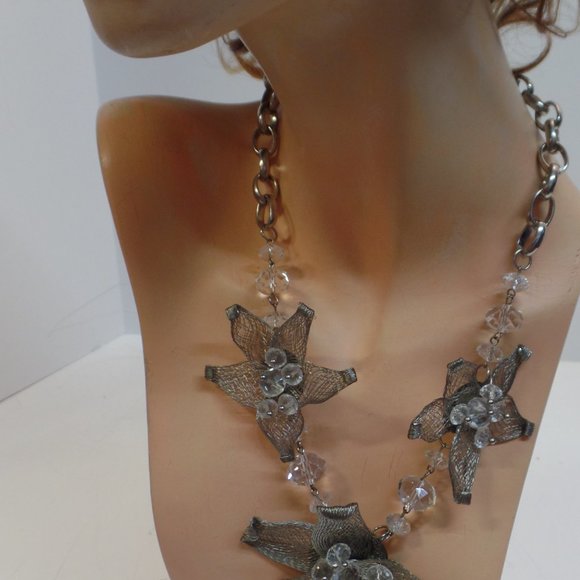 JLO Silvertone Floral Mesh Necklace 22" - Picture 4 of 12